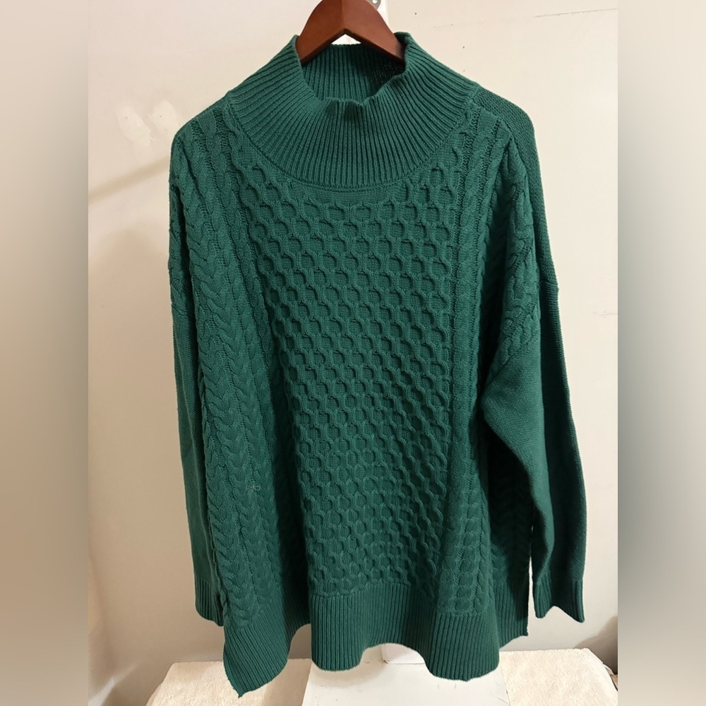 NWT Crown & Ivy Cable Knit Sweater